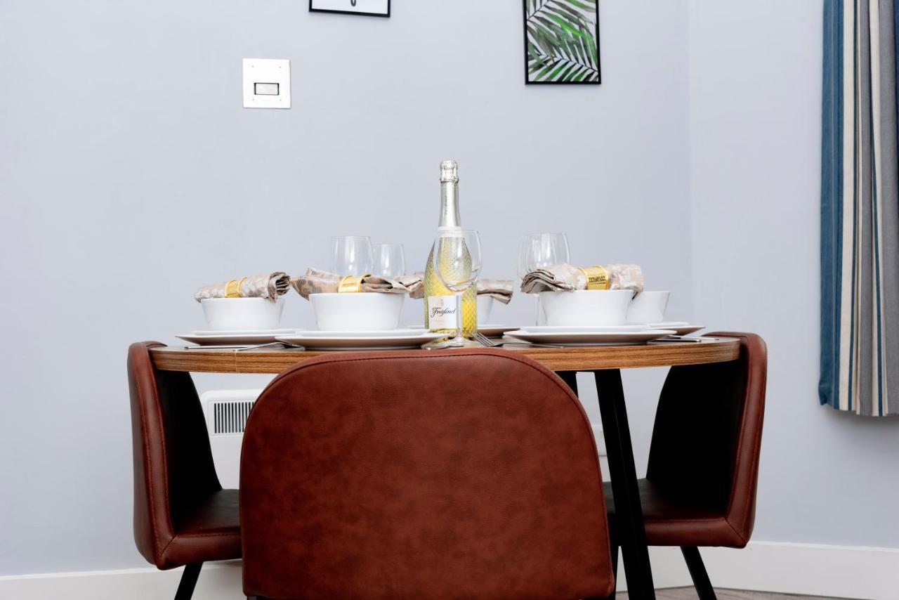 Wrexham Central Stay - Apartment Six Buitenkant foto