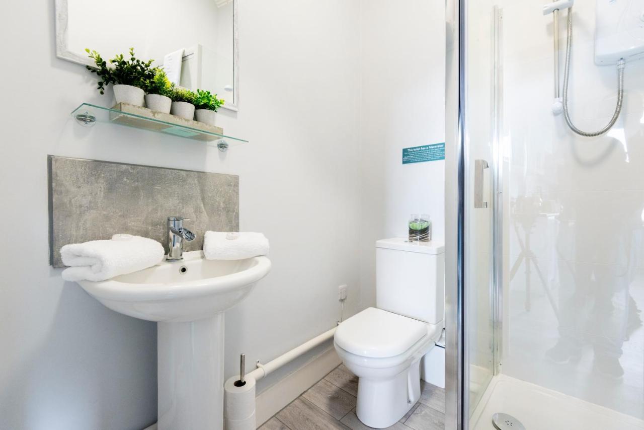 Wrexham Central Stay - Apartment Six Buitenkant foto
