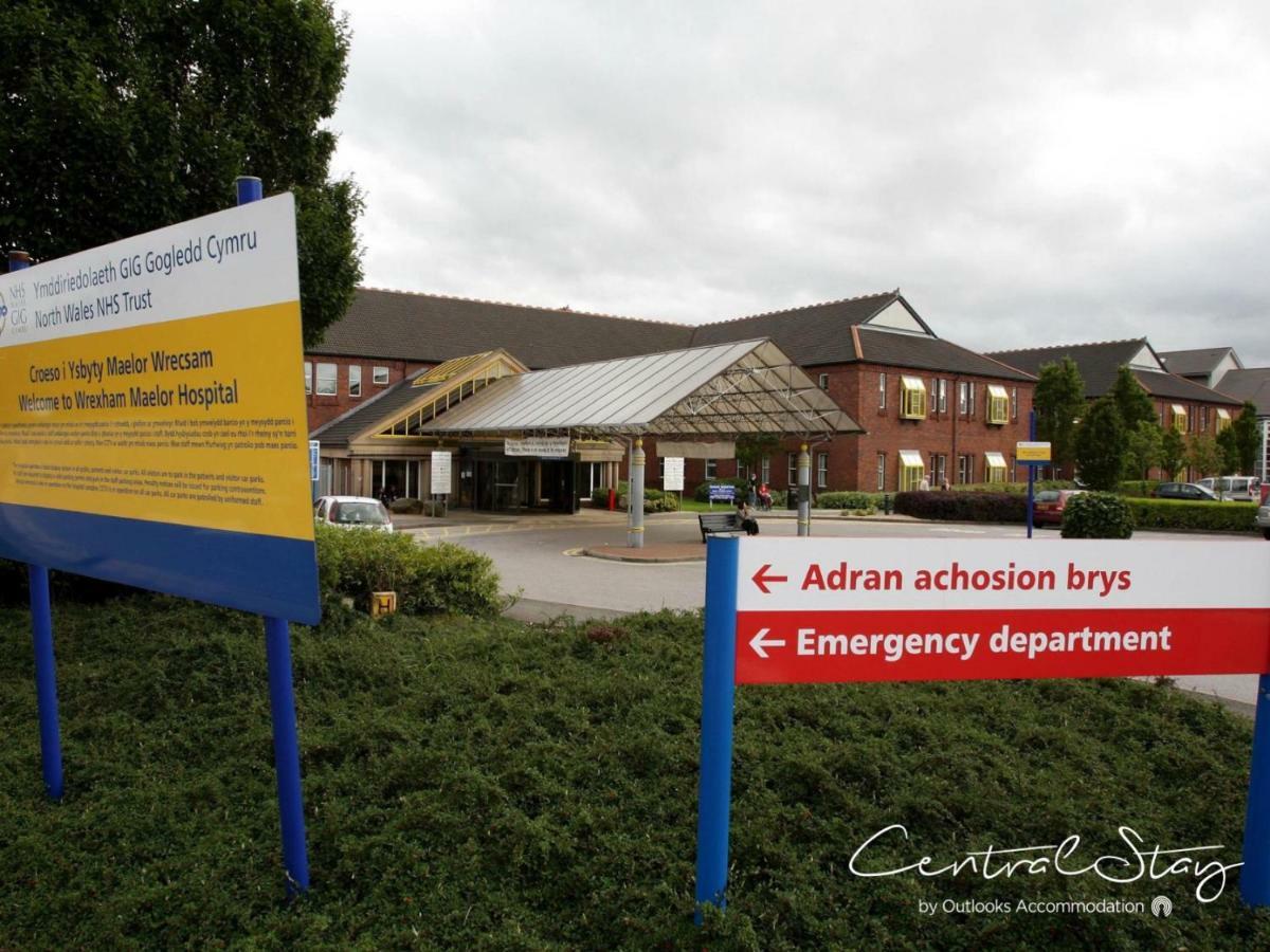 Wrexham Central Stay - Apartment Six Buitenkant foto